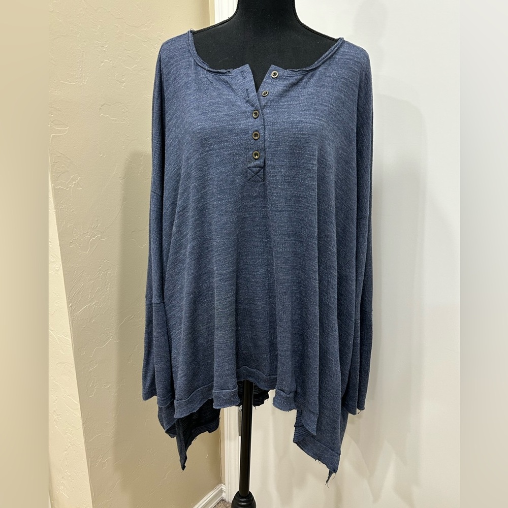 Umgee oversized top- size small